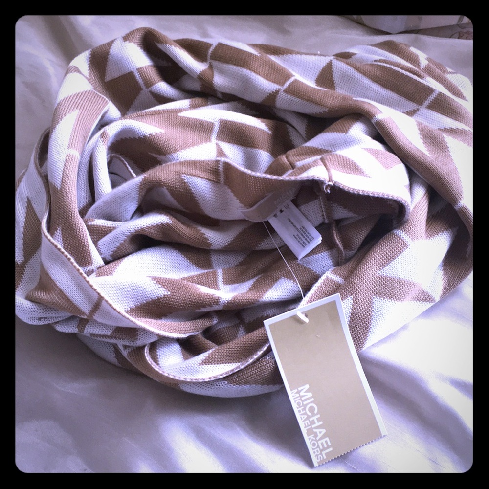 BNWT MK scarf